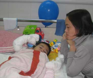 Trời rét nhiều trẻ bị bỏng vì người lớn bất cẩn