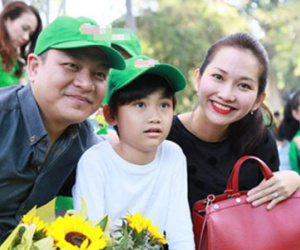 Kim Hiền khoe bụng bầu 3 tháng bên chồng con