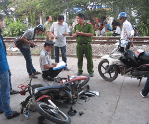 Tàu lửa kéo lê 1 phụ nữ gần 20 m