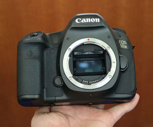 Cận cảnh mẫu DSLR Canon 5DS với cảm biến 50 megapixel