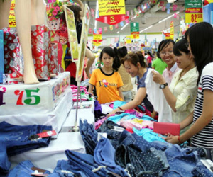 Hàng khuyến mãi về quê thành quà xịn