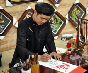 Năm mới, xin “ông đồ” chữ gì cho may mắn?