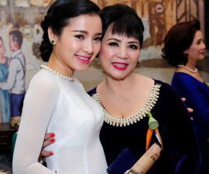 Sao Việt đồng loạt mặc thời trang cổ điển dự cưới Ngân Khánh