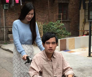 Cô gái xinh đẹp đồng ý lấy chàng khuyết tật sau 3 ngày quen qua mạng