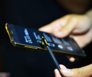 Đập hộp Samsung Galaxy Note Edge mạ vàng đầu tiên ở Việt Nam
