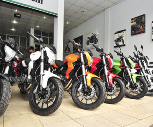 Loạt môtô 300cc giá "mềm" bất ngờ “đổ bộ” về Hà Nội
