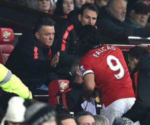 HLV Van Gaal thừa nhận M.U thắng may mắn