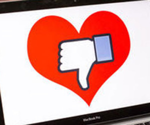 Làm sao "sống sót" qua Lễ tình nhân trên Facebook