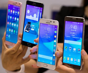 Smartphone cao cấp của Samsung dùng kim loại, màn hình 3 mặt