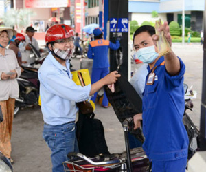 Bộ Công thương yêu cầu giữ giá xăng dầu
