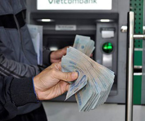 Máy ATM bị lỗi, chỉ nhả tiền 20.000 đồng gây bức xúc