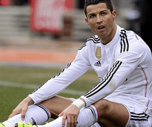 C.Ronaldo hối hận vì chọc giận CĐV Real