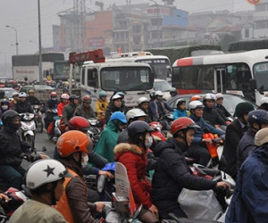 Ngày làm việc cuối cùng, người Hà Nội đội mưa, chôn chân giữa đám đông ùn tắc