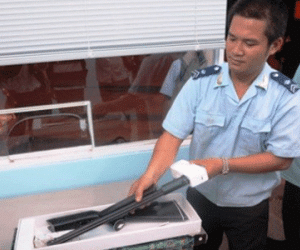 Phát hiện kiện hàng chứa súng chuẩn bị lên máy bay