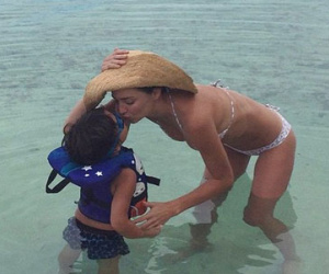 Miranda Kerr khoe ảnh hôn bé Flynn Bloom đáng yêu