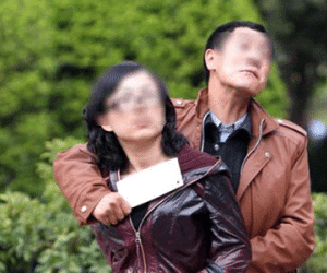 Cô gái Hà Nội bị kẻ cướp dí dao sát cổ