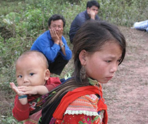 Nỗi buồn làm mẹ từ thuở "vắt mũi chưa sạch"