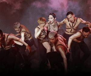 Tóc Tiên hóa chiến binh sexy, Pha Lê rời khỏi The Remix