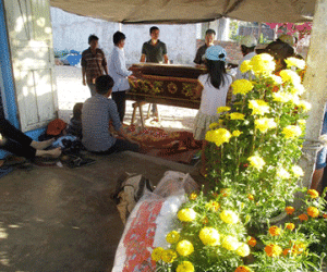 Ba trẻ chết đuối, tang thương xóm nghèo
