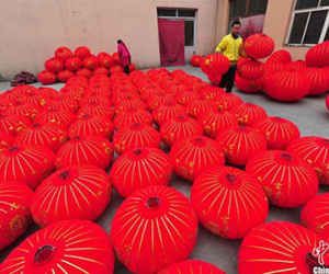 Làng nghề đèn lồng ngập sắc đỏ trong ngày giáp Tết