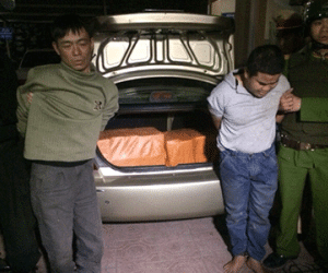 Sáng 29 Tết, bắt hai đối tượng vận chuyển 200 bánh heroin
