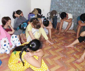 Sòng bạc quý bà bị đột kích sáng 30 Tết