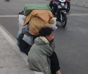 Những cảnh đời sáng mồng 1 Tết bên bờ kênh Nhiêu Lộc
