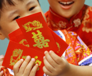 Cười ra nước mắt chuyện trẻ em đánh nhau vì tiền mừng tuổi
