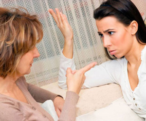 Bị mẹ chồng trả lại tiền mừng tuổi vì chê ít