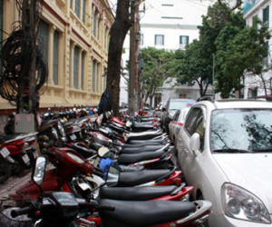 Hà Nội: Giá vé gửi xe tăng chóng mặt dịp Tết