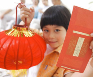 Bố mẹ chồng “chỉ đạo” cả tiền mừng tuổi của con dâu