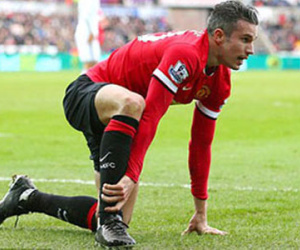Fan M.U mừng ra mặt vì Van Persie... chấn thương