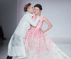 Lý Quí Khánh hôn Tuyết Lan ở sàn diễn New York Fashion Week