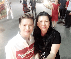Sao Việt khoe ảnh Tết bình dân