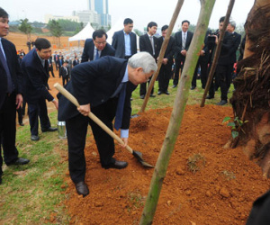 Tổng Bí thư Nguyễn Phú Trọng thăm Khu Công nghệ cao Hòa Lạc