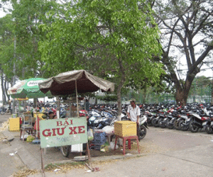 Cần Thơ: Giữ xe giá “cắt cổ" tại giải đua xe mô tô