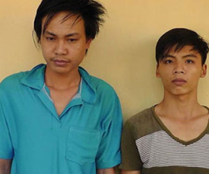 Hai gã trai trẻ chém người tàn độc rồi bỏ trốn