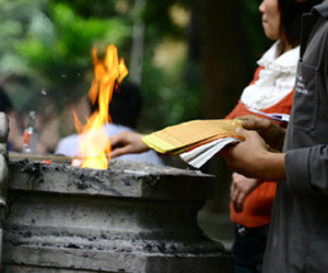 "Đàm" chuyện đốt vàng mã ngày cúng giỗ