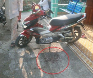 Dùng súng ru-lô tự chế bắn xuyên má bạn gái