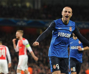 Berbatov mổ xẻ sai lầm của Arsenal