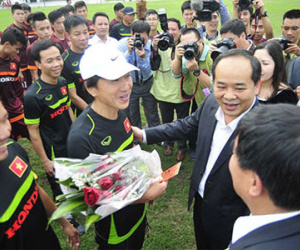 Olympic Việt Nam "vỡ" buổi tập vì Thứ trưởng tới lì xì