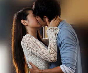 Vừa tán cô ấy đã đồng ý hôn, có dễ dãi quá không?