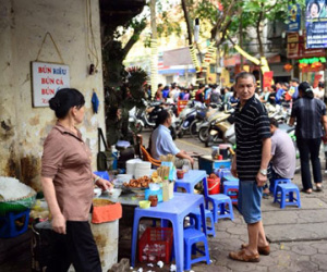 Chủ hàng ăn than mất tiền triệu vì là hàng xóm của tiệm vàng