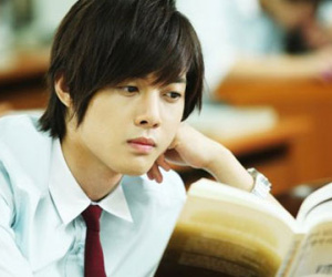 Bạn gái cũ tung bằng chứng có thai 4 tháng với Kim Hyun Joong