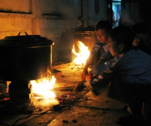 Bị thương nặng do nổ đầu đạn lúc nấu bánh tét