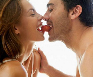 Dâu tây - Thực phẩm có lợi cho chuyện phòng the