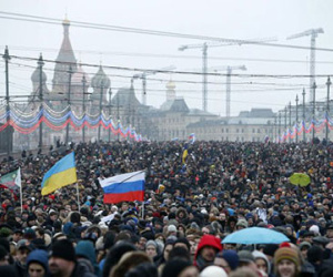Hàng chục ngàn người tuần hành tưởng nhớ ông Nemtsov ở Moscow