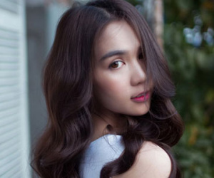 Ngọc Trinh khoe nét đẹp đượm buồn "mê đắm"