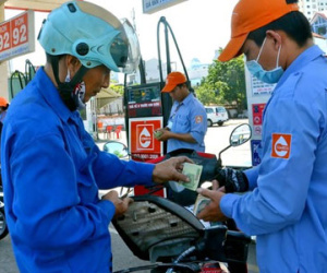 Xăng dầu ngấp nghé tăng giá