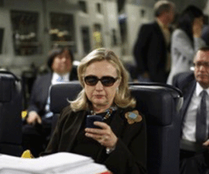 Bà Hillary Clinton âm thầm phạm luật suốt 4 năm trời?